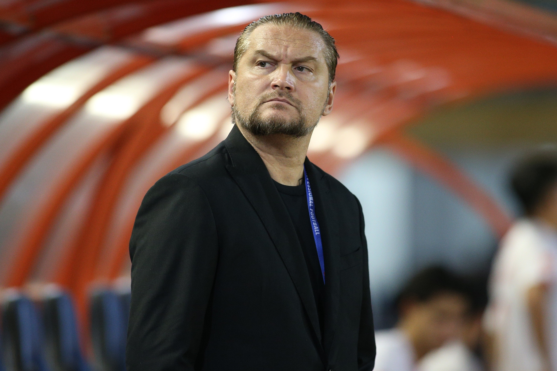 HLV Popov bị cấm chỉ đạo 4 trận, nộp 20 triệu đồng