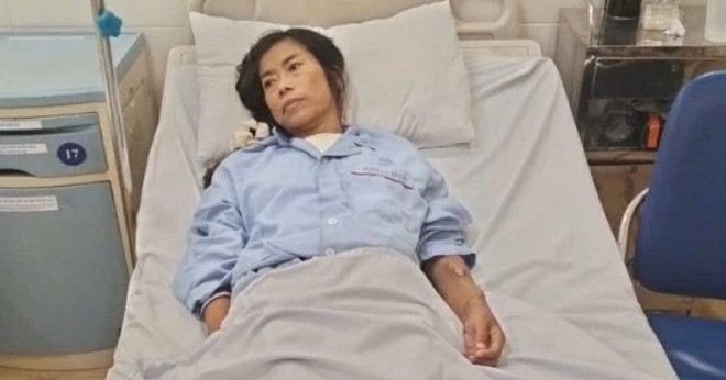 Mẹ đơn thân suy thận nguy kịch: 'Tôi không sợ chết, chỉ sợ con gái bơ vơ'