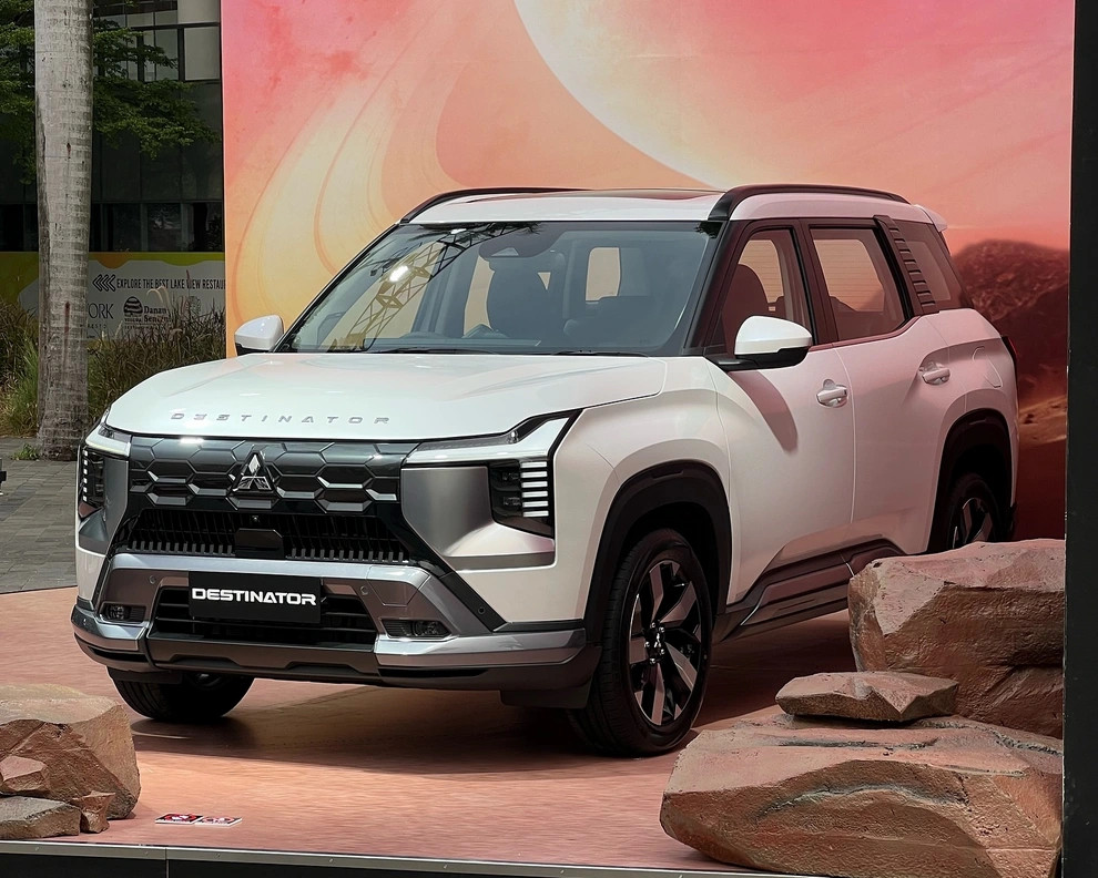 mitsubishi destinator ra mat.webp
