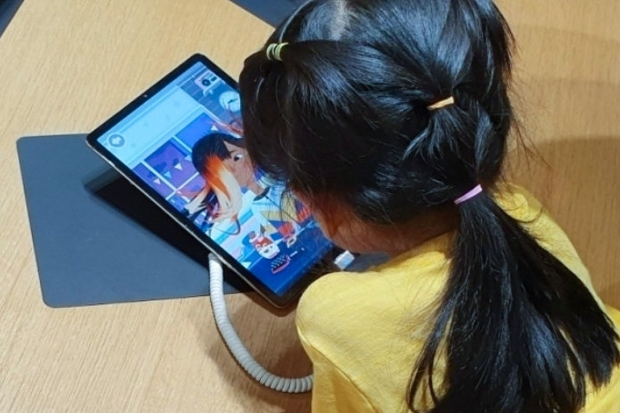 Người lớn còn khó cưỡng nổi sức hút của mạng xã hội, cấm trẻ em là thiếu thực tế