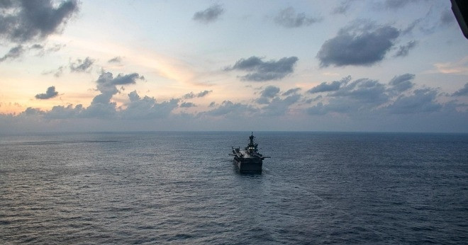 Tàu dầu liên quan Iran đi qua eo biển Hormuz dù Mỹ áp phong tỏa
