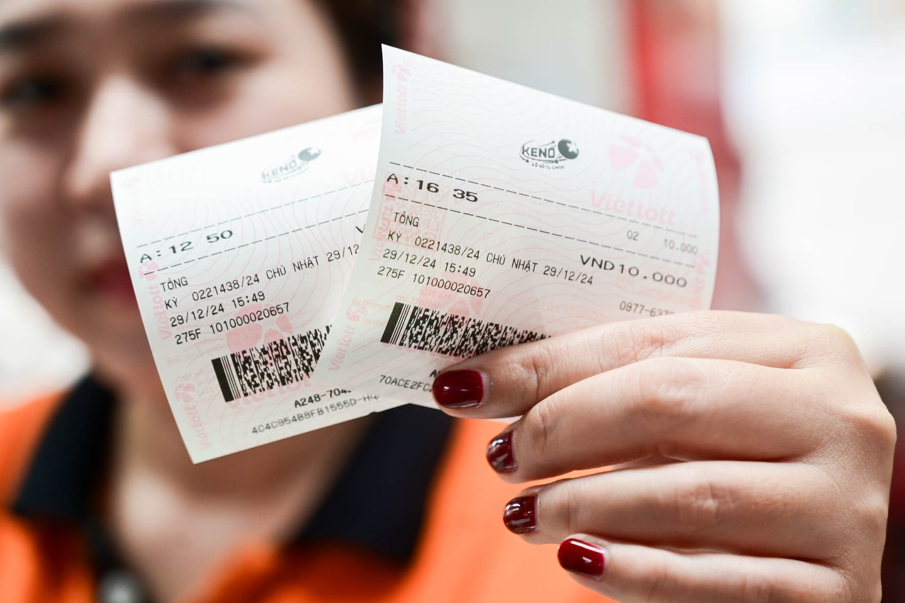 Vietlott tìm được 2 tấm vé cùng trúng độc đắc tiền tỷ