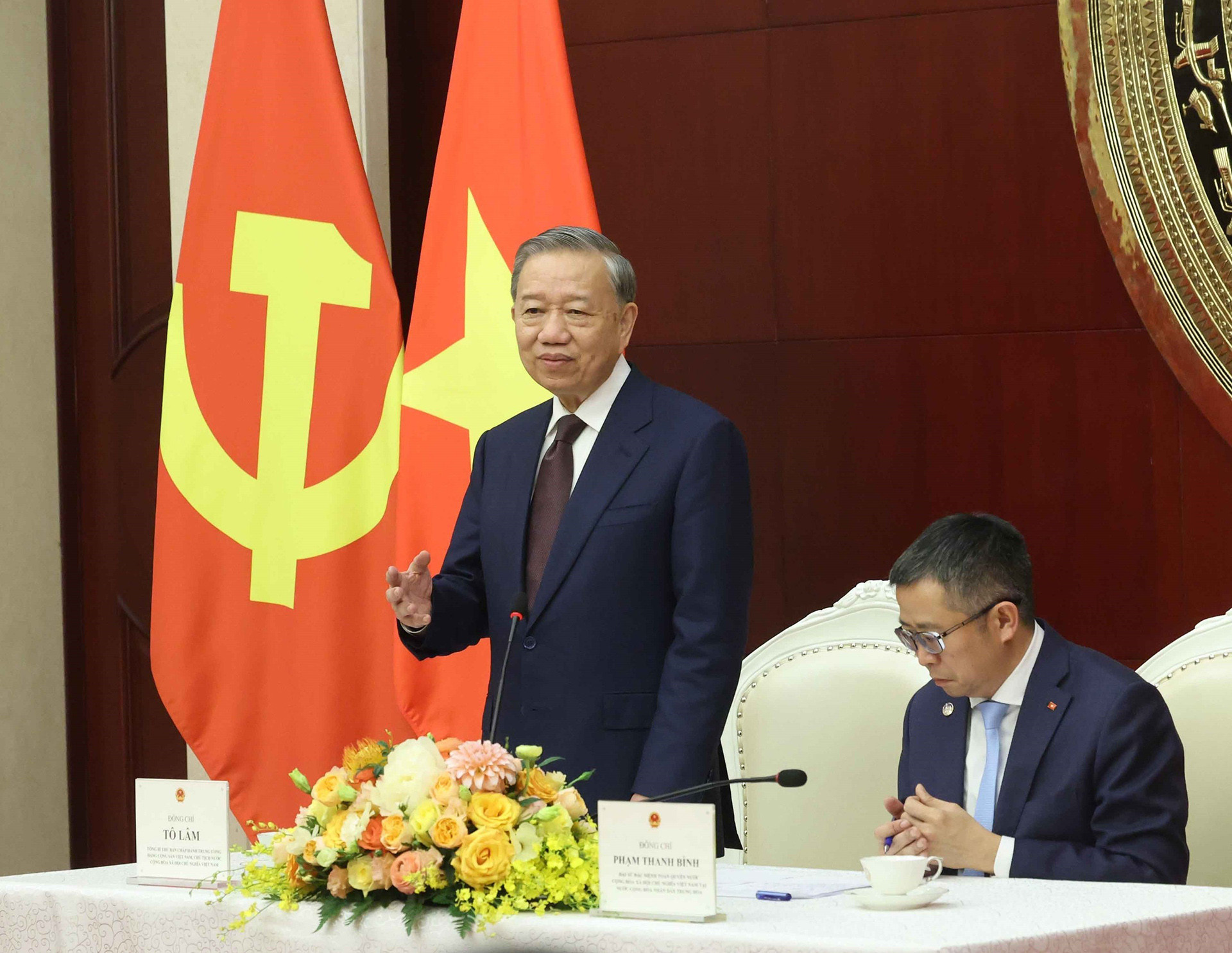 vnapotaltongbithuchutichnuoctolamvaphunhangapgocanbonhanviendaisuquanvadaidiencongdongnguoivietnamtaitrungquoc8701002 17761711082331914750031.jpg