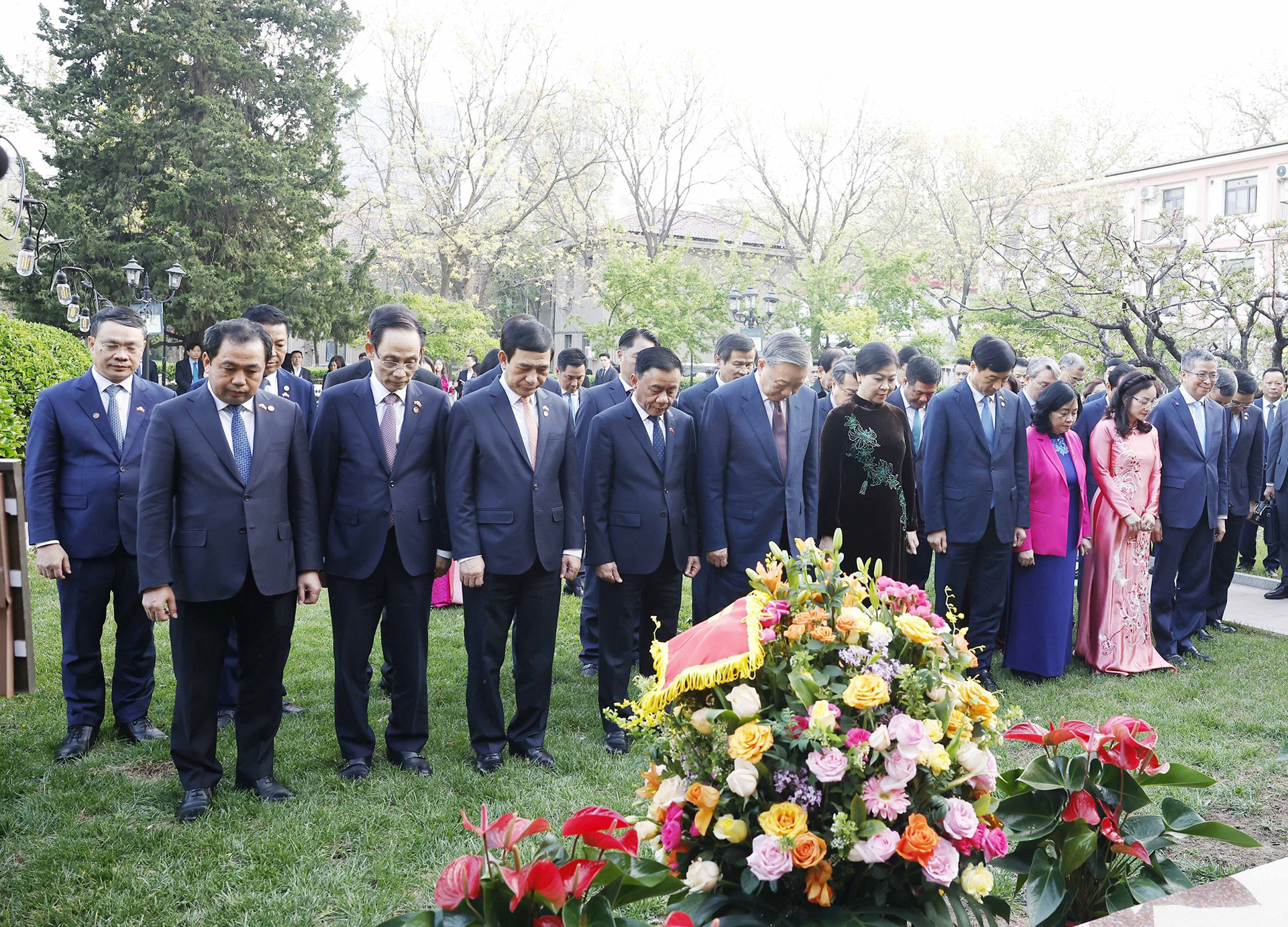 vnapotaltongbithuchutichnuoctolamvaphunhangapgocanbonhanviendaisuquanvadaidiencongdongnguoivietnamtaitrungquoc8701028 1776171108360494451140.jpg