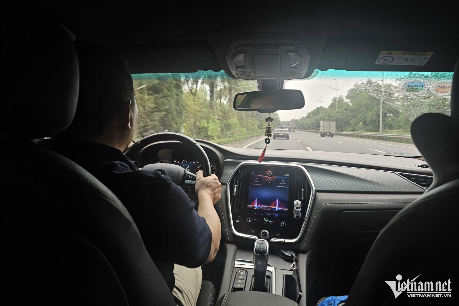 W-lai xe tren cao toc.jpg