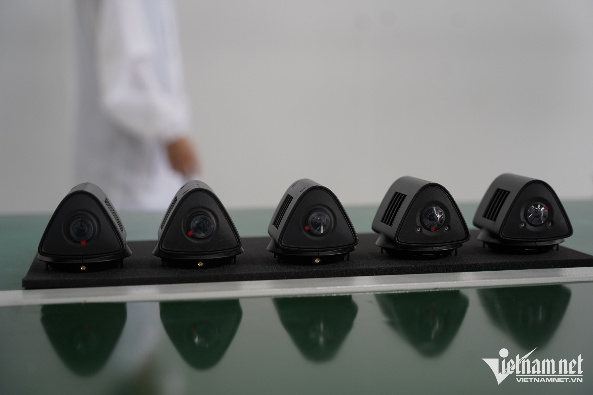 W-thiet bi camera.jpg