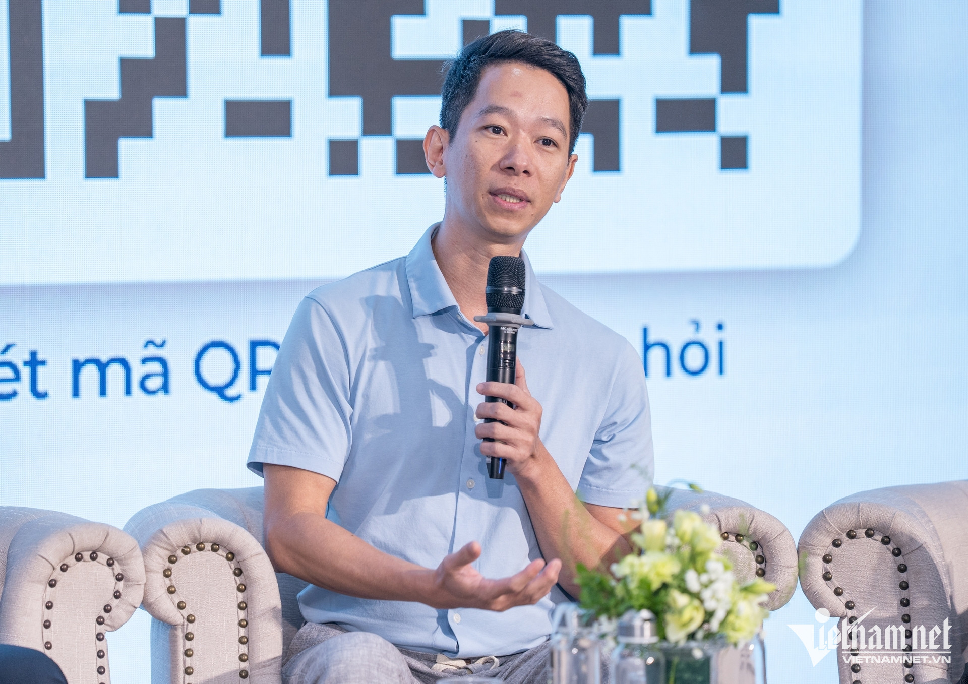 W-toa dam ung dung ai 2 1685.jpg