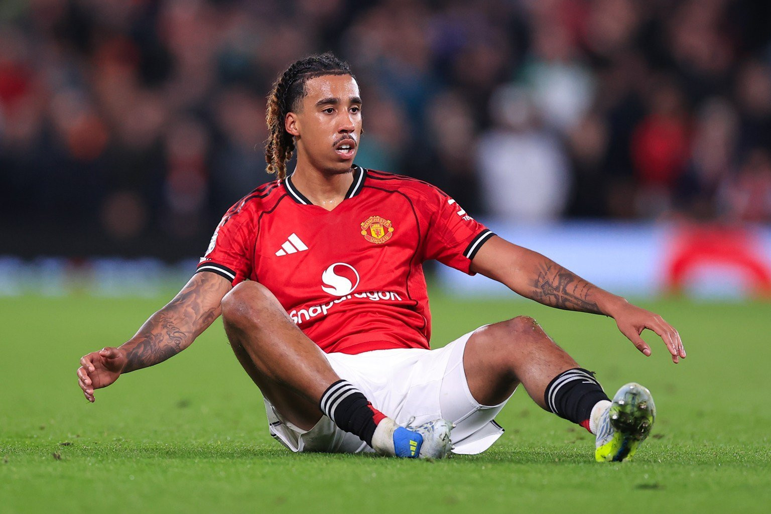 www_thesun_co_uk 2026 manchester uniteds lisandro martinez 1073349442_e10449.jpg