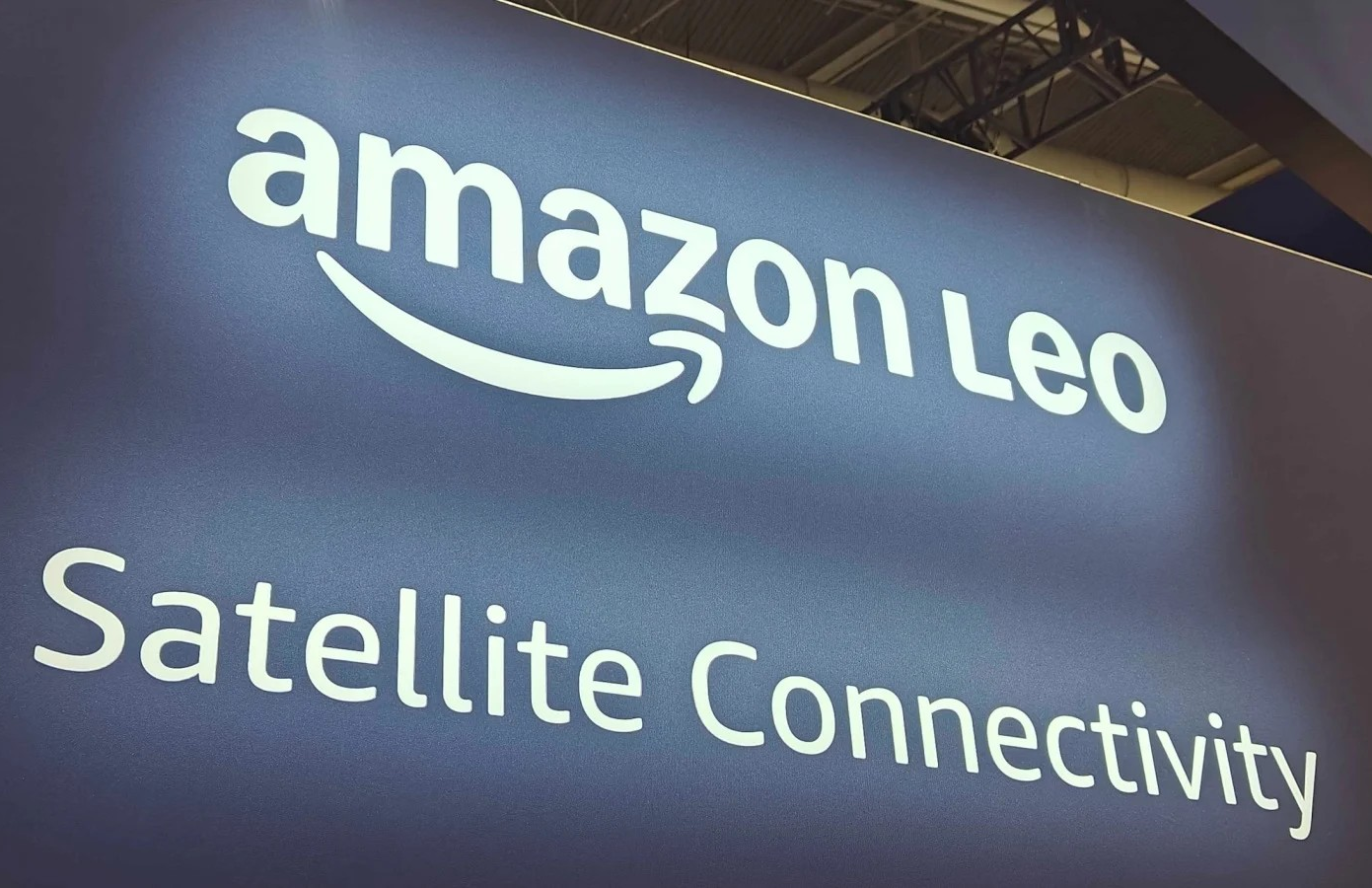 Amazon chi 11,6 tỷ USD mua đối tác vệ tinh của Apple, quyết đấu Starlink