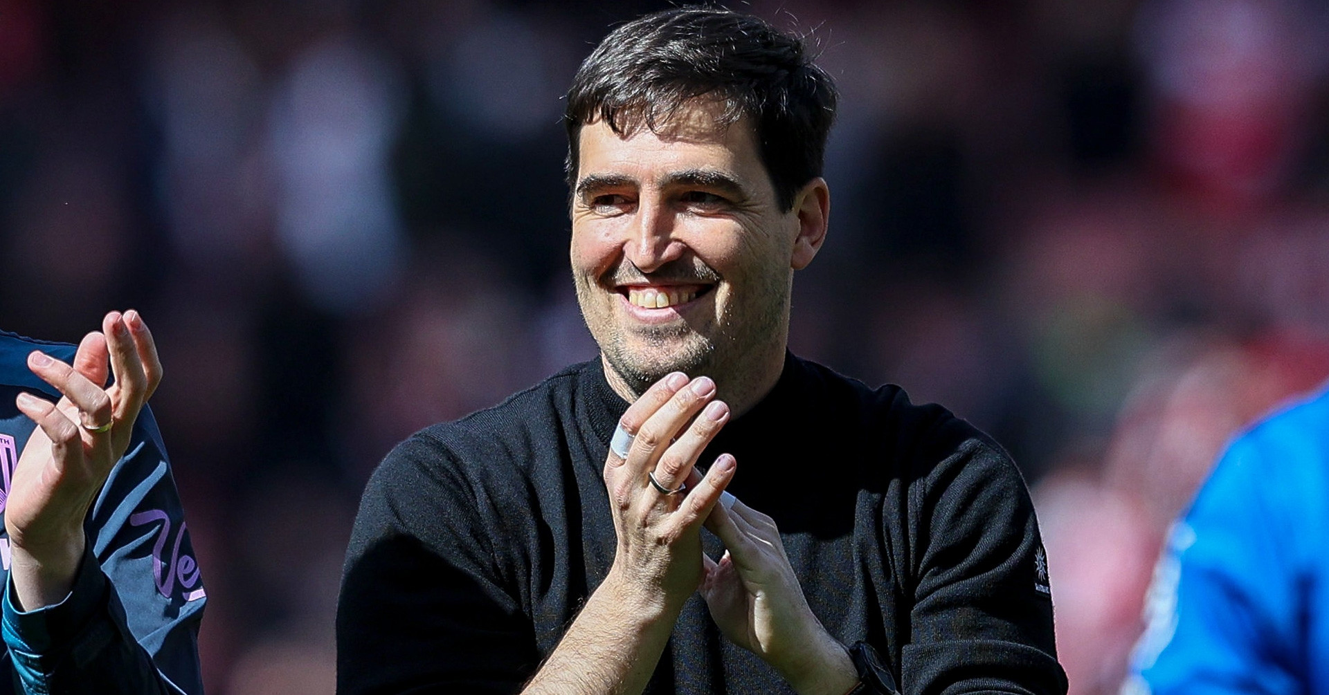 Andoni Iraola chia tay Bournemouth, MU trải thảm mời