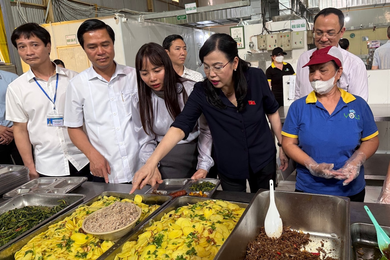 Bộ máy và biên chế nào cho an toàn thực phẩm?