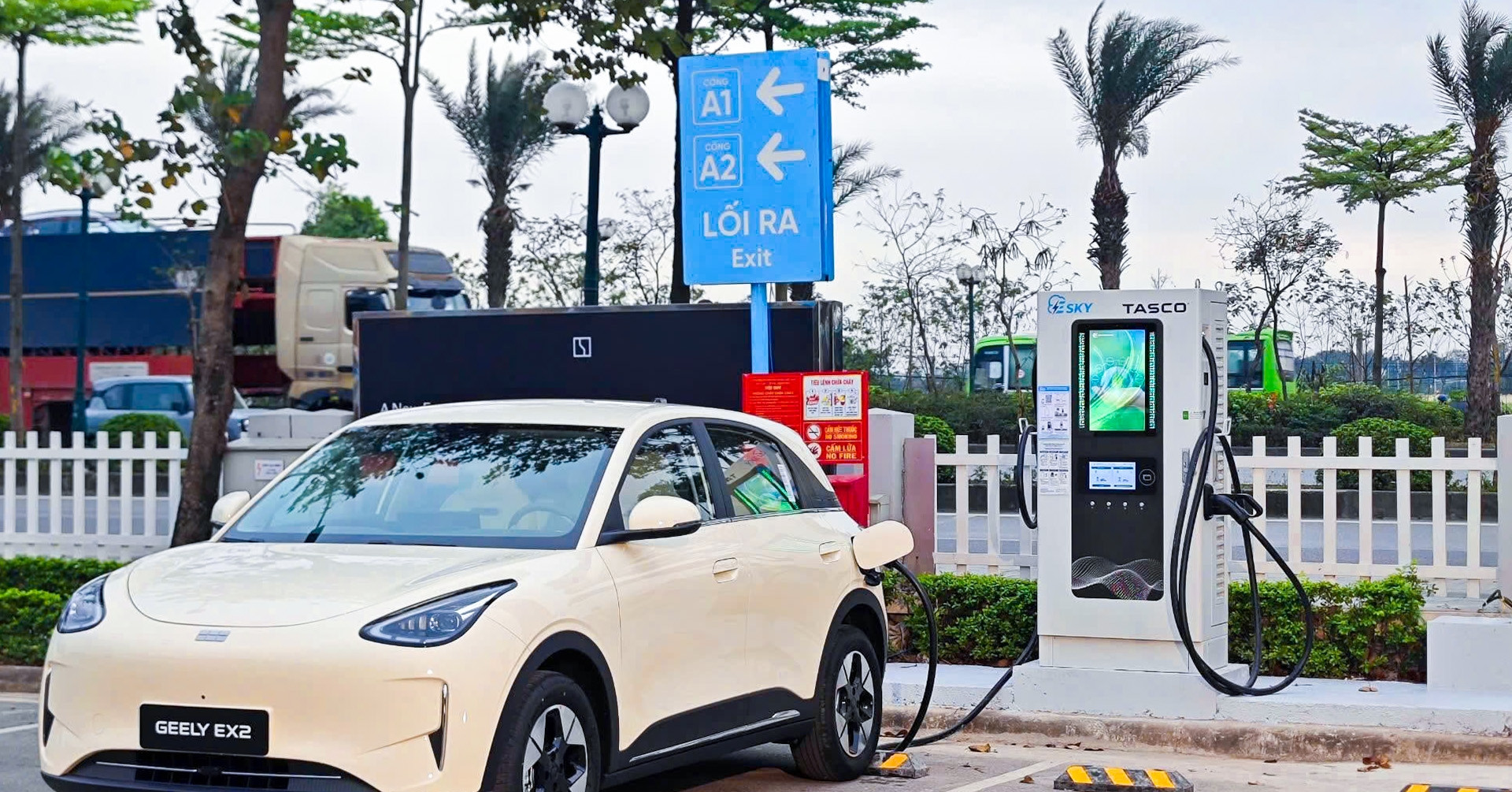 Geely Và Tasco Auto: Chiến Lược 'Sạc Tích Hợp' Giải Bài Toán Lo Âu Cho Người Dùng Xe Điện