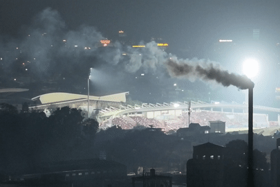 Cảnh xả khí thải trắng xóa ở cửa ngõ vào trung tâm tỉnh Phú Thọ