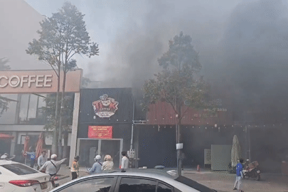 Cháy lớn tại quán ếch, khói bốc khét lẹt, khu dân cư náo loạn