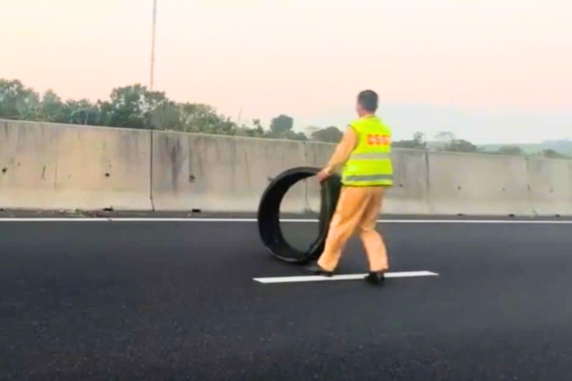 CSGT cảnh báo 'bẫy' vô hình trên cao tốc có thể gây tai nạn bất ngờ