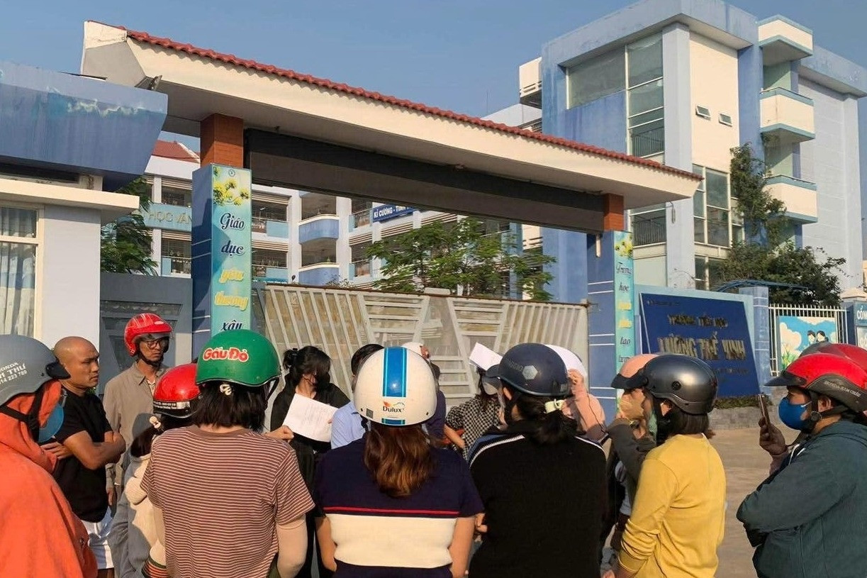 Giáo viên tiểu học ở TPHCM phạt học sinh tự chích kim tiêm vào tay