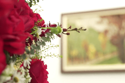 Họa sĩ 60 năm không dùng màu vẽ và “Cuộc chơi với lá”