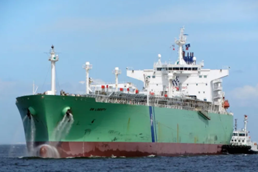  Một tàu treo cờ Việt Nam vượt eo biển Hormuz 