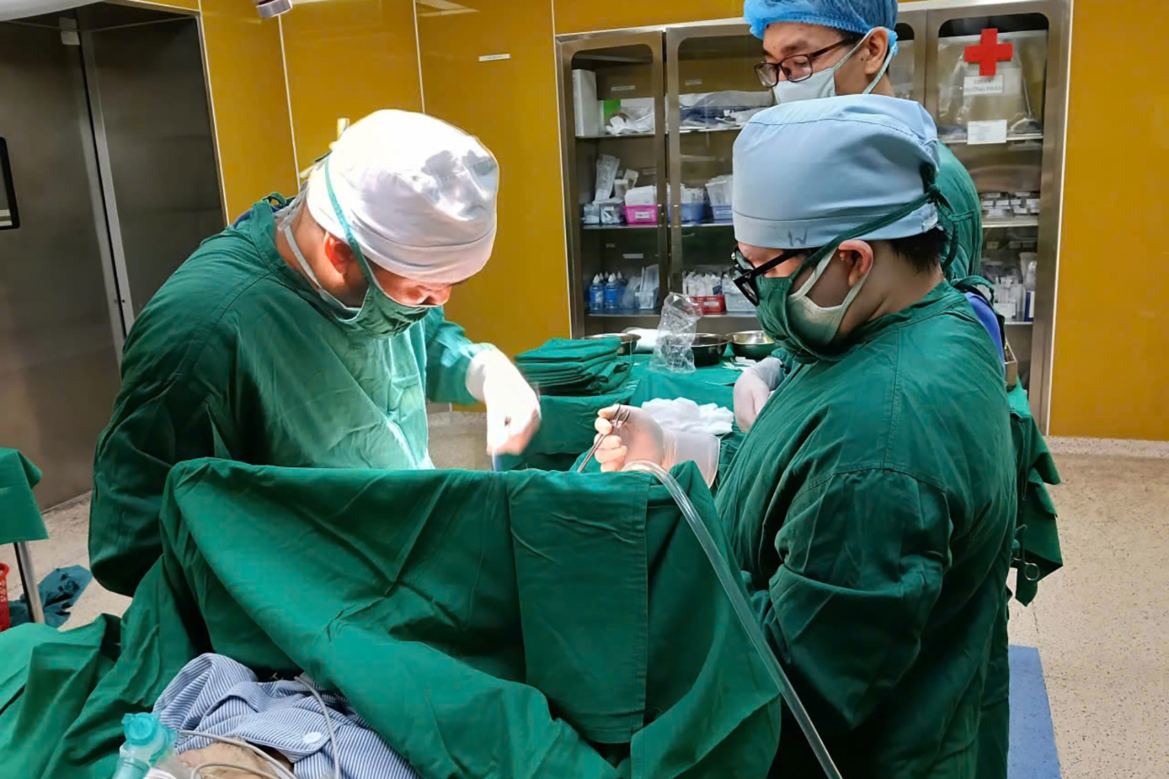 Nam bệnh nhân 3 lần thủng đường tiêu hóa trong 4 tháng