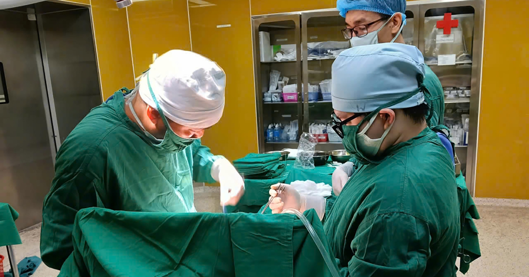 Nam bệnh nhân 3 lần thủng đường tiêu hóa trong 4 tháng