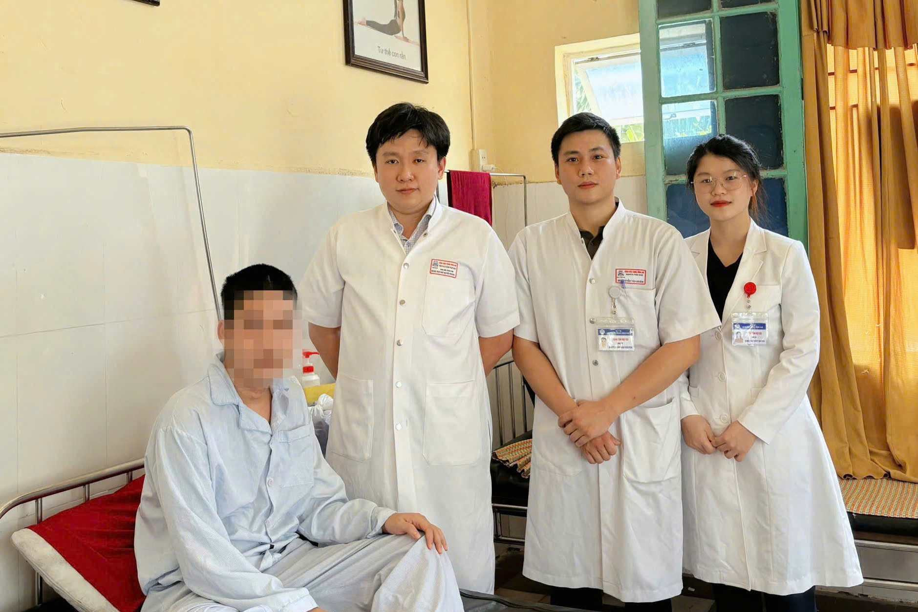 Nam thanh niên tự nuốt 3 bàn chải đánh răng vào bụng