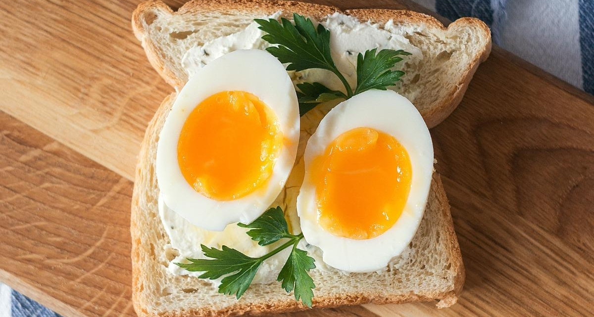 Người lớn tuổi hay ăn trứng vào bữa sáng, không lâu sau cơ thể có 4 cải thiện