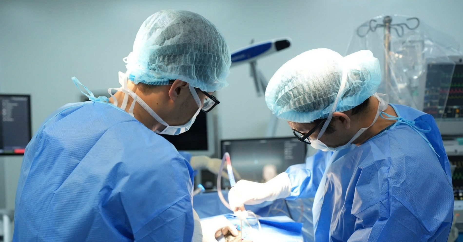 Người phụ nữ Campuchia vượt nghìn km sang Việt Nam mổ não