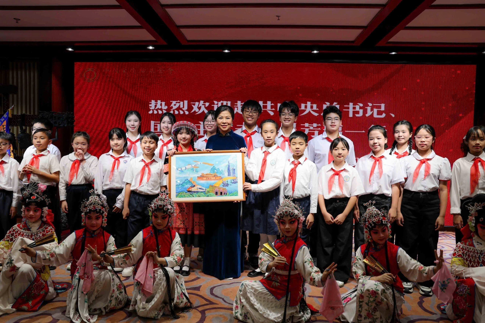 phu nhan tong bi thu chu tich nuoc tham trung quoc 2 177623744824954124586 (1).jpg