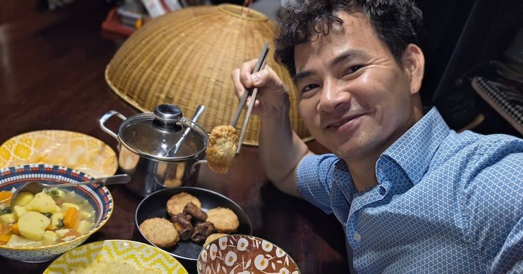 Ánh Thơ gây bất ngờ với nhan sắc trẻ trung ở tuổi 50, Trường Xuân Bắc ăn cơm đạm bạc