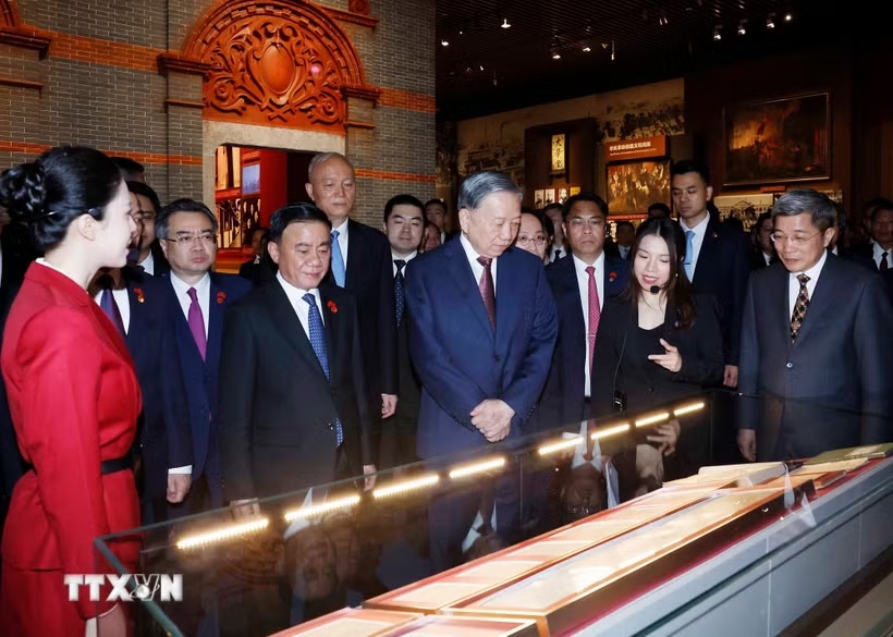 tong bi thu chu tich nuoc tham bao tang lich su dang cong san trung quoc 3.avif