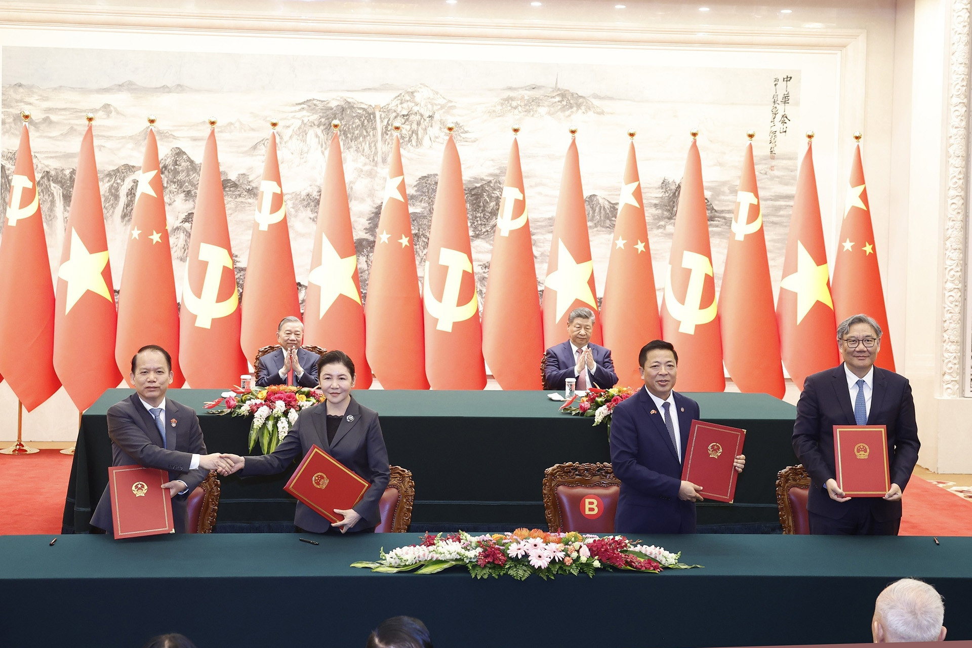 Việt Nam - Trung Quốc ký kết các văn kiện hợp tác tiêu biểu