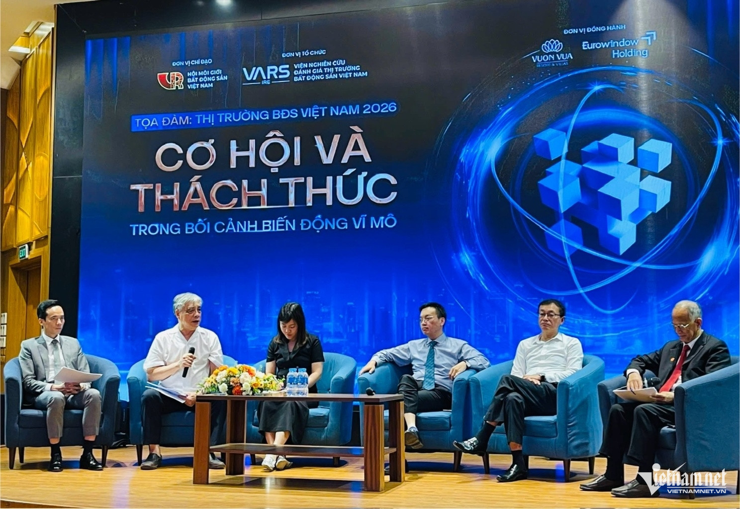 W-bat dong san quy 1.jpg