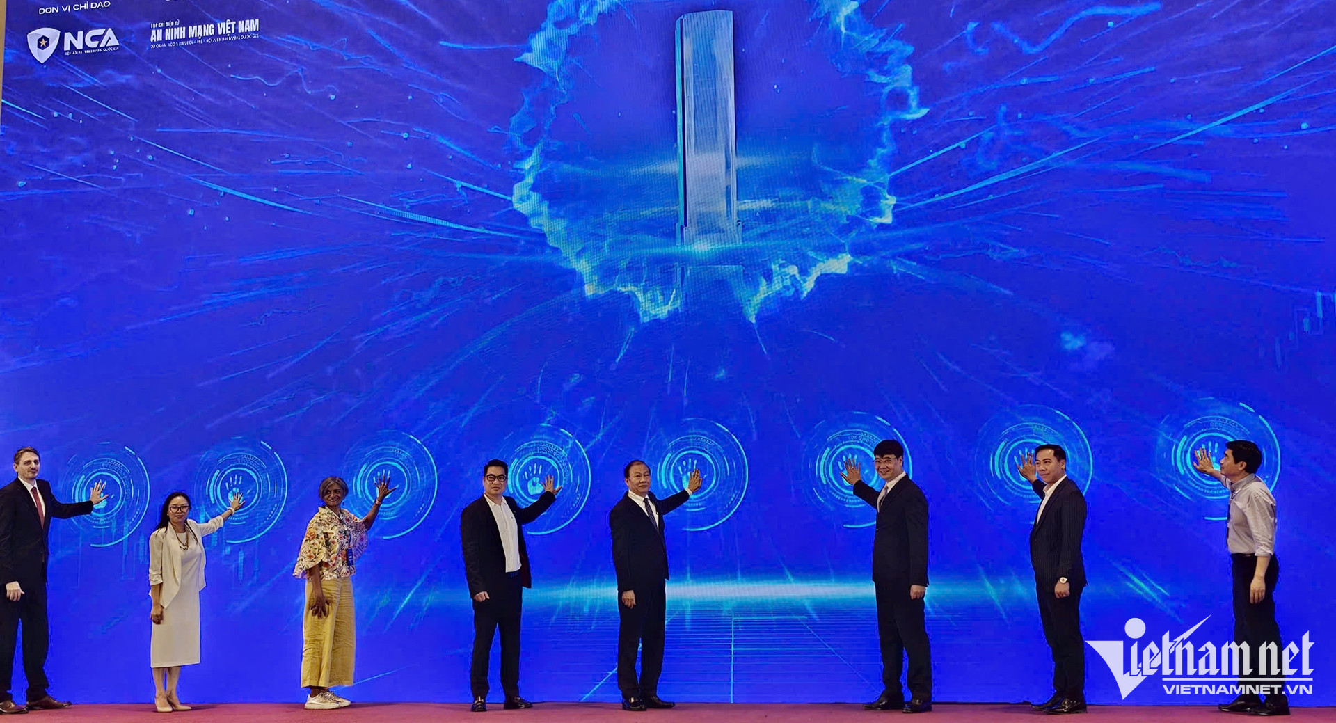 W-nghi thuc phat dong Hanh dong vi an toan so cho doanh nghiep.jpg