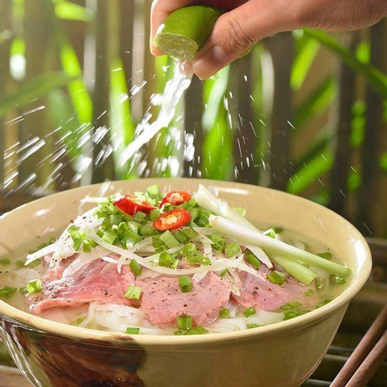 Tiến sĩ dinh dưỡng cảnh báo thói quen húp cạn nước phở 106415429_101460334981845_1991976009191821536_n.jpg