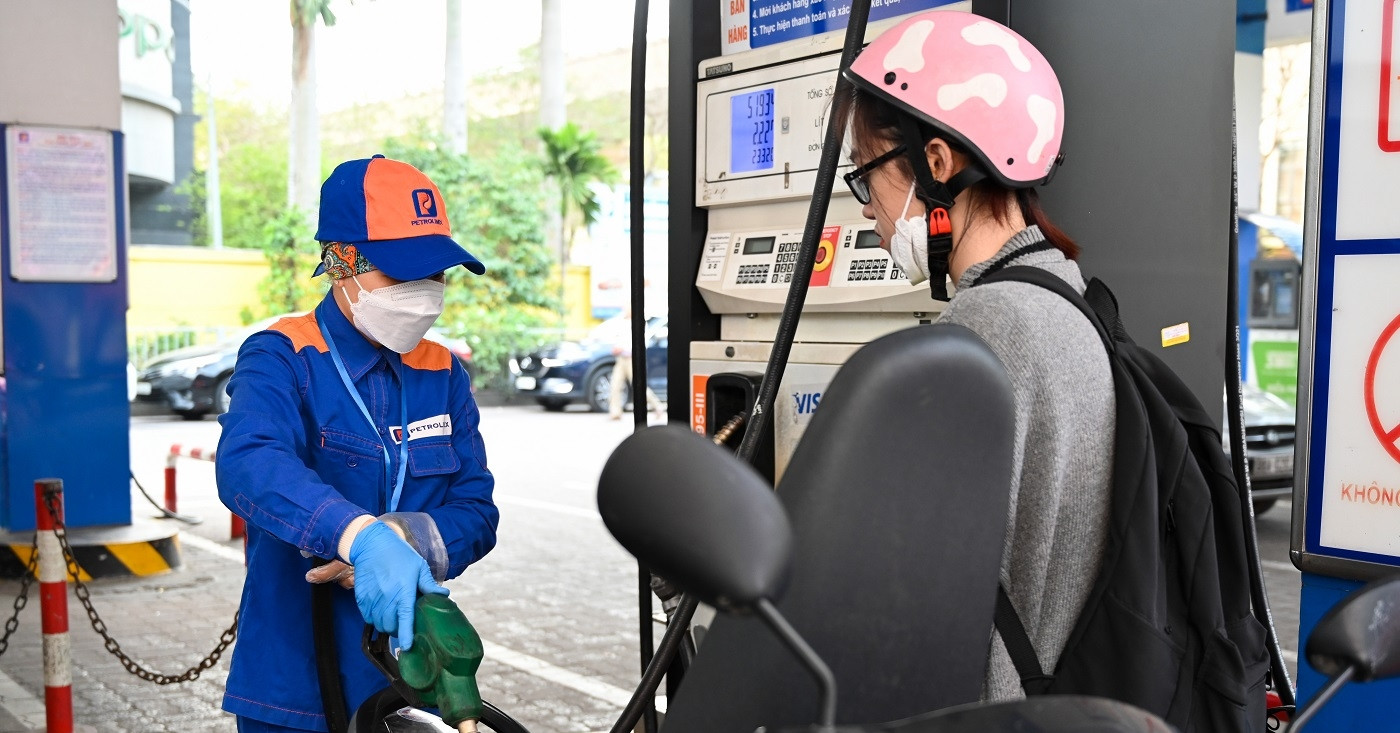 Bộ Công Thương nói rõ mức giảm giá mạnh của dầu...