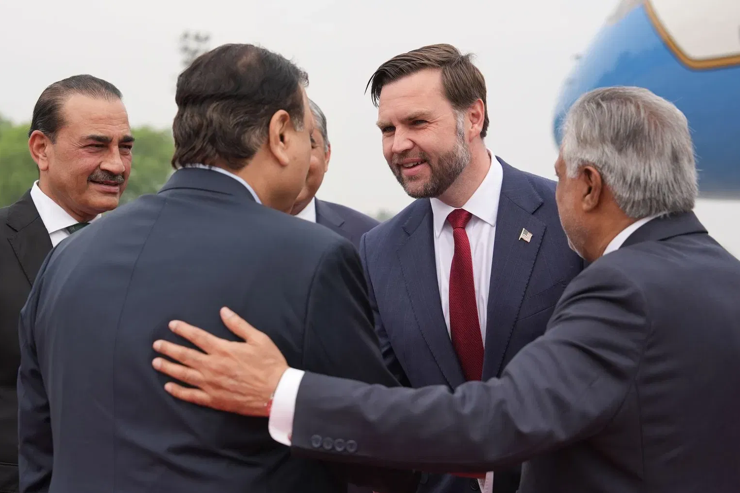 Bản tin sáng 16/4: Mỹ, Iran đàm phán gián tiếp để gia hạn lệnh ngừng bắn 2 tuần