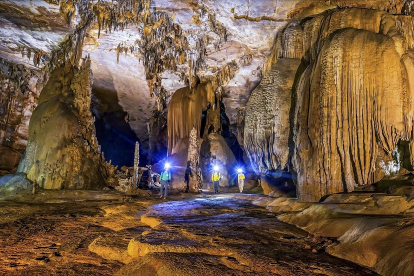 Bên trong quần thể hang động triệu năm với sông ngầm, nhũ đá kỳ ảo ở Quảng Trị