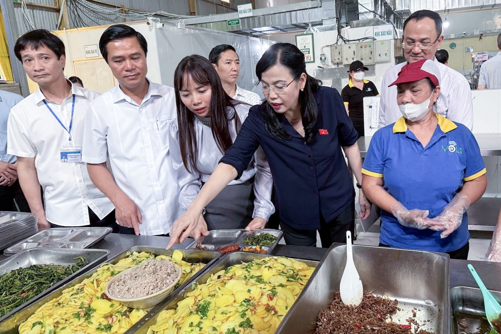 Bộ máy và biên chế nào cho an toàn thực phẩm?