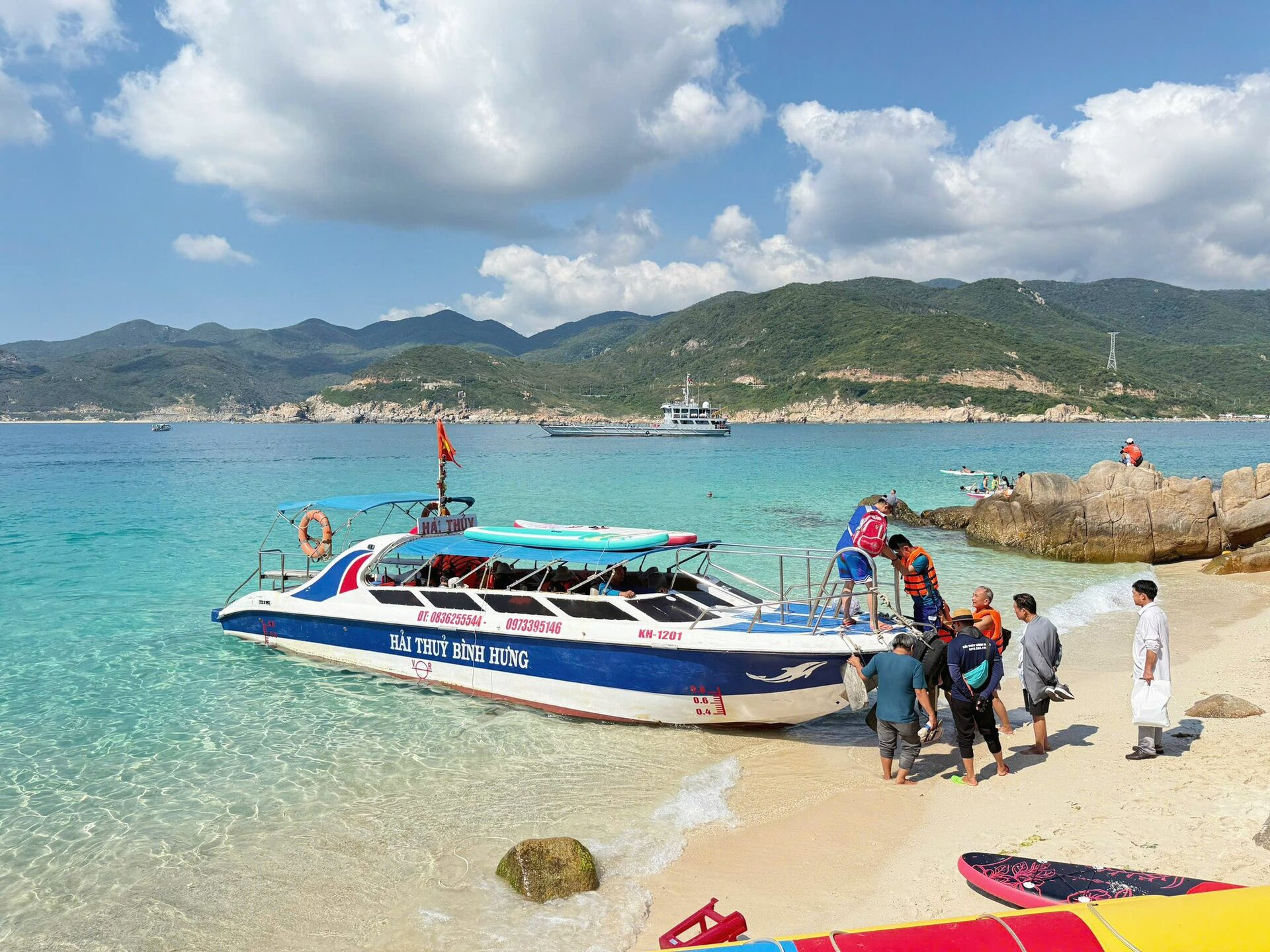 bỏ phố về đảo bình hưng