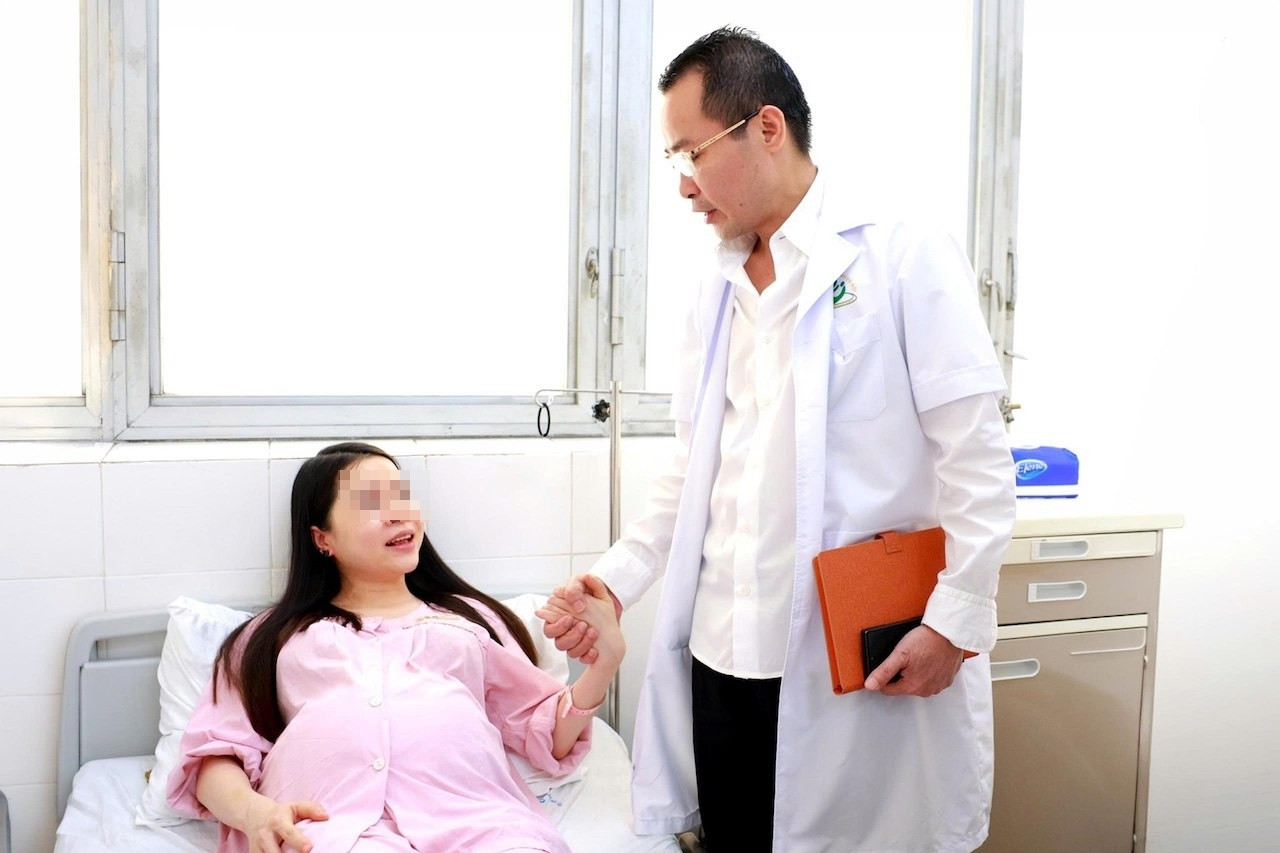 Cặp song sinh ở Hà Nội chào đời cách nhau 13 tuần, chuyện hiếm trên thế giới