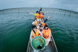https://static-images.vnncdn.net/vps_images_publish/000001/000003/2026/4/16/dam-chuon-hue-754.jpg