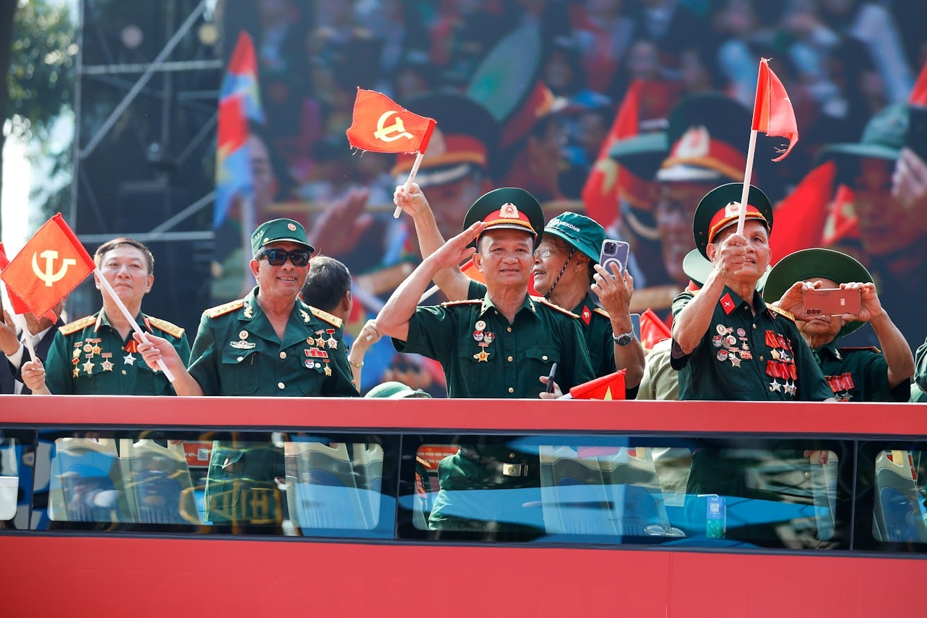 Đề xuất nâng hỗ trợ lên 5 tháng tiền lương với sĩ quan nghỉ hưu trước hạn tuổi