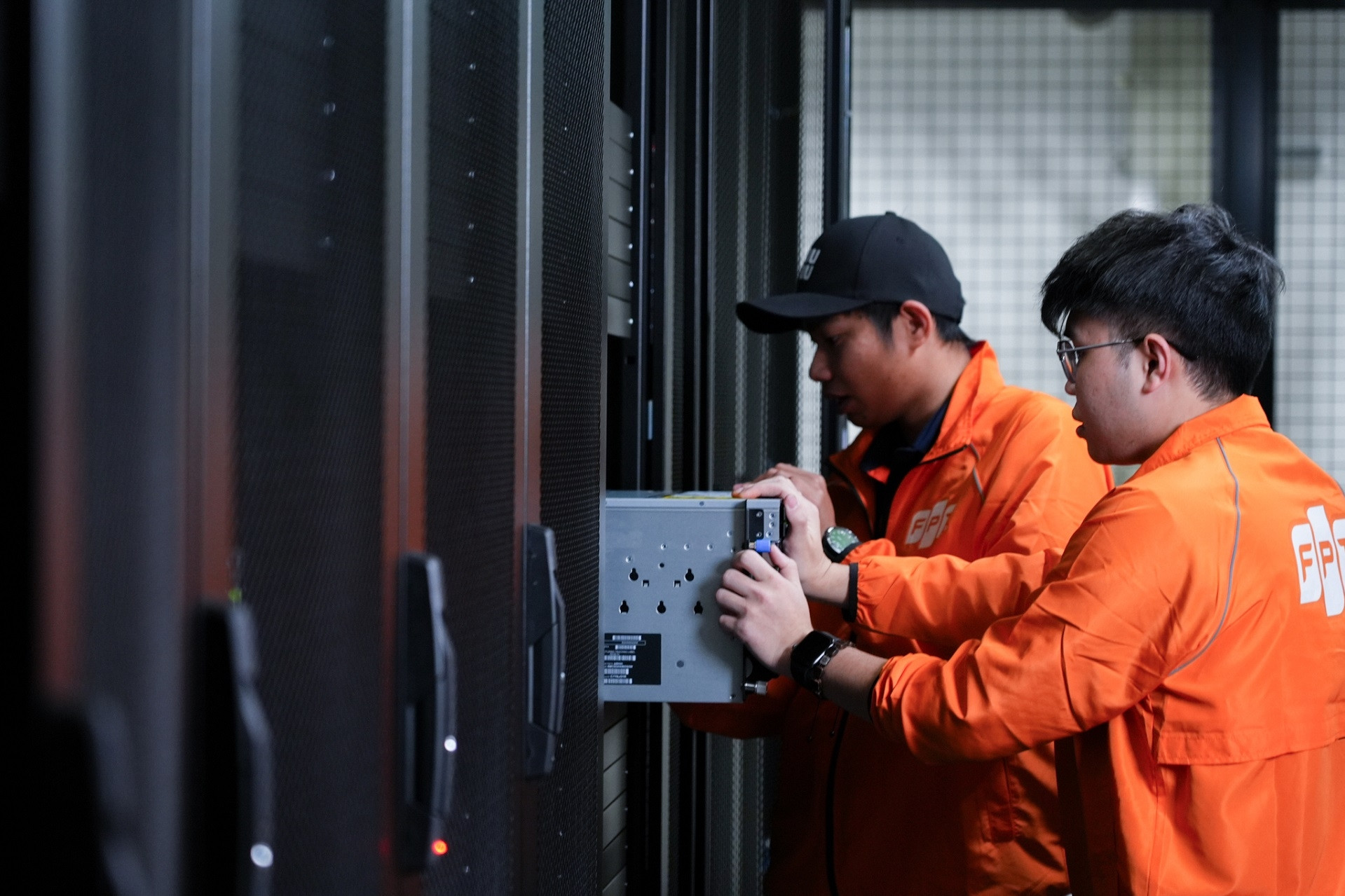 Doanh nghiệp Việt ký hợp đồng AI hàng chục triệu USD với đối tác châu Âu