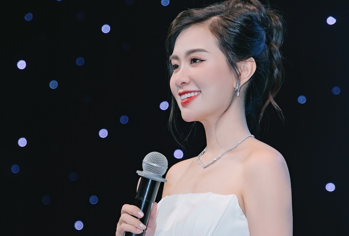 Hành trình từ á hậu tới giảng viên, MC song ngữ của Lê Hà Phương