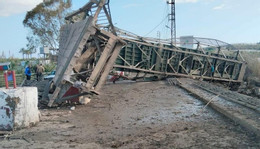 Israel pha cay cau Lebanon X.jpg