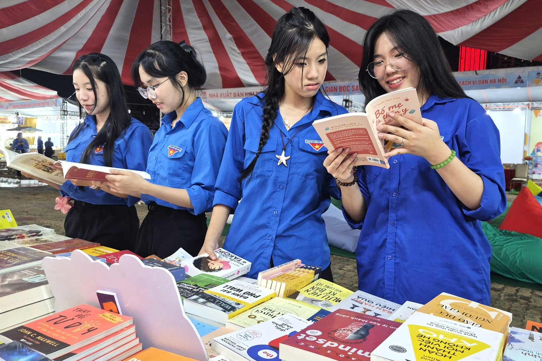 Không gian văn hóa đọc với hàng nghìn đầu sách bên sông Hàn