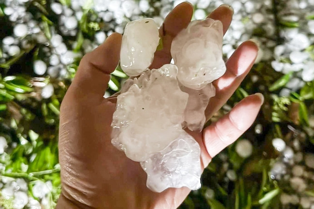 Vì sao mưa đá có nguy cơ dồn dập ở miền Bắc?