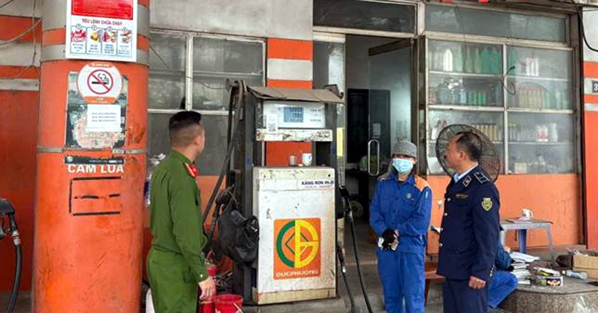 Hà Nội xử phạt các nơi chỉ bán xăng tối đa 300.000 đồng/ lượt cho ô tô