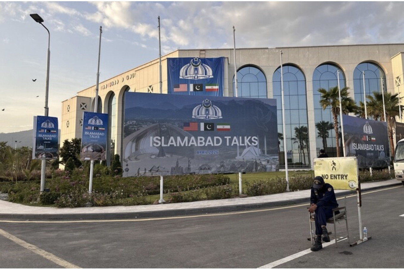 Mỹ, Iran đàm phán gián tiếp để gia hạn lệnh ngừng bắn 2 tuần