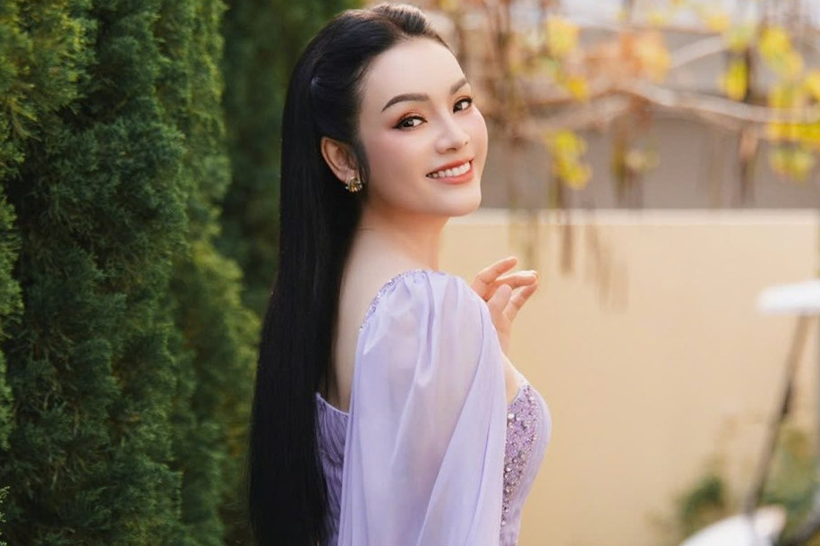 Phó Giáo sư Tân Nhàn trẻ đẹp tuổi 44, Phó Chủ tịch Trịnh Kim Chi ghẹo chồng